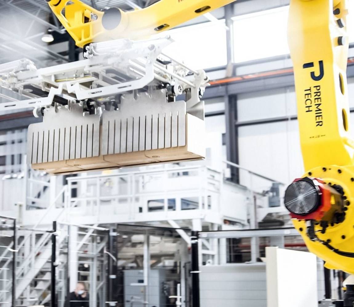 Robotic palletizer - view of the end of arm tooling